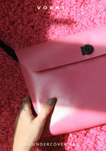 Charger l'image dans la galerie, UNDERCOVER BAG PINK
