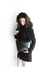 Charger l&#39;image dans la galerie, UNDERCOVER BAG BLACK
