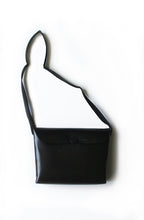 Afbeelding in Gallery-weergave laden, UNDERCOVER BAG BLACK
