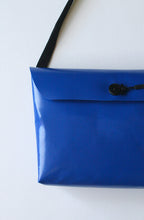 Afbeelding in Gallery-weergave laden, UNDERCOVER BAG BLUE
